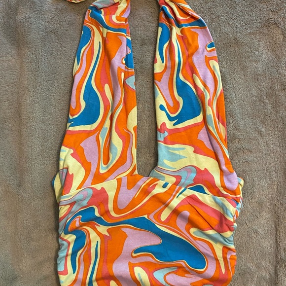Cropped twist front halter top - Picture 4 of 4